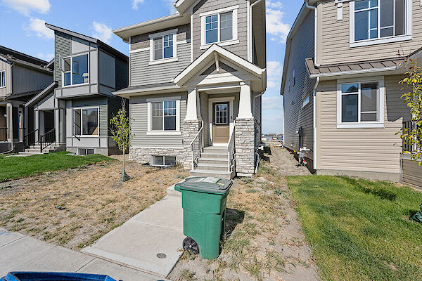 Airdrie 4 bedrooms House for rent. Property photo: 675507-2