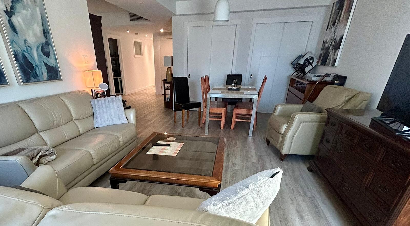 Calgary 3 bedrooms Condo Unit for rent. Property photo: 676398-1