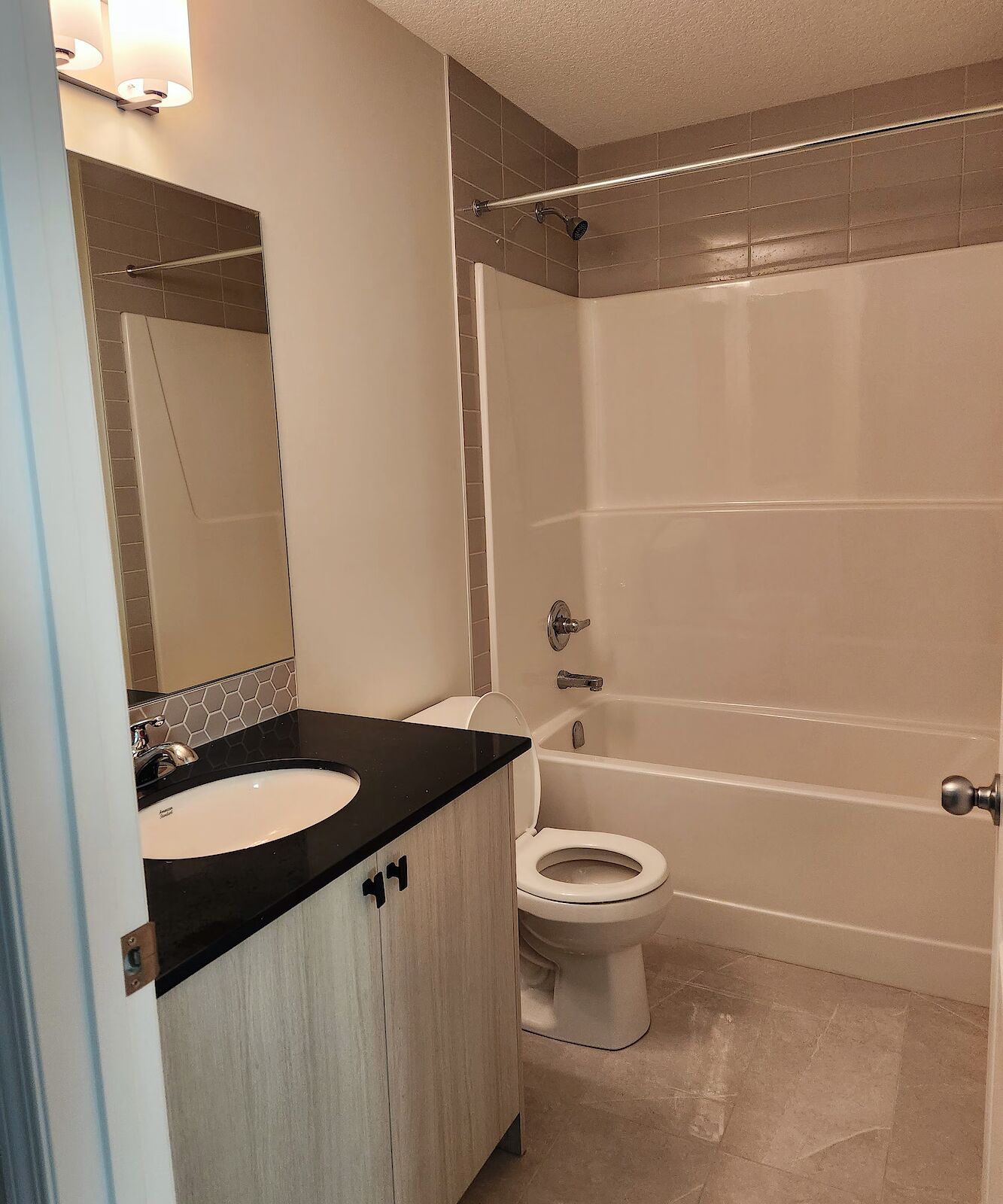 Calgary 3 bedrooms House for rent. Property photo: 678625-1