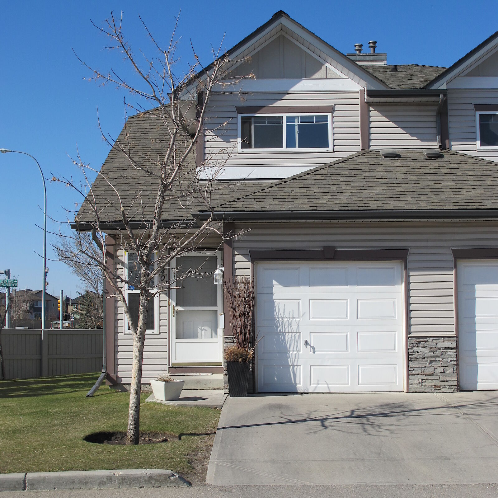 Calgary 3 bedrooms Townhouse for rent. Property photo: 678763-1