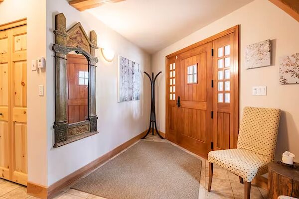 Bragg Creek 4 + Den bedrooms House for rent. Property photo: 678828-3