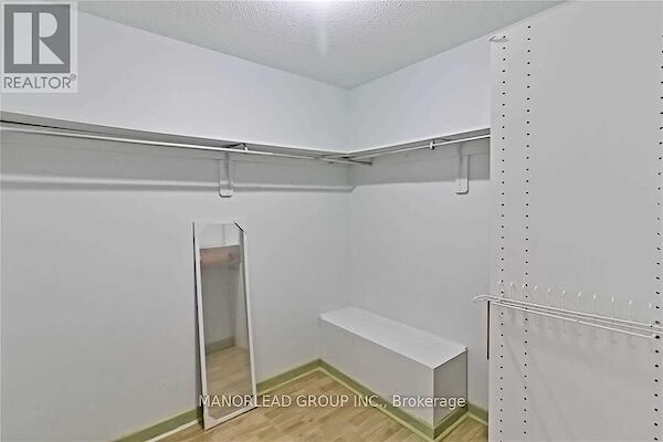 Toronto 3 bedrooms Townhouse for rent. Property photo: 678933-2