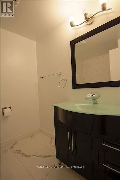 Toronto 3 bedrooms Townhouse for rent. Property photo: 678933-3