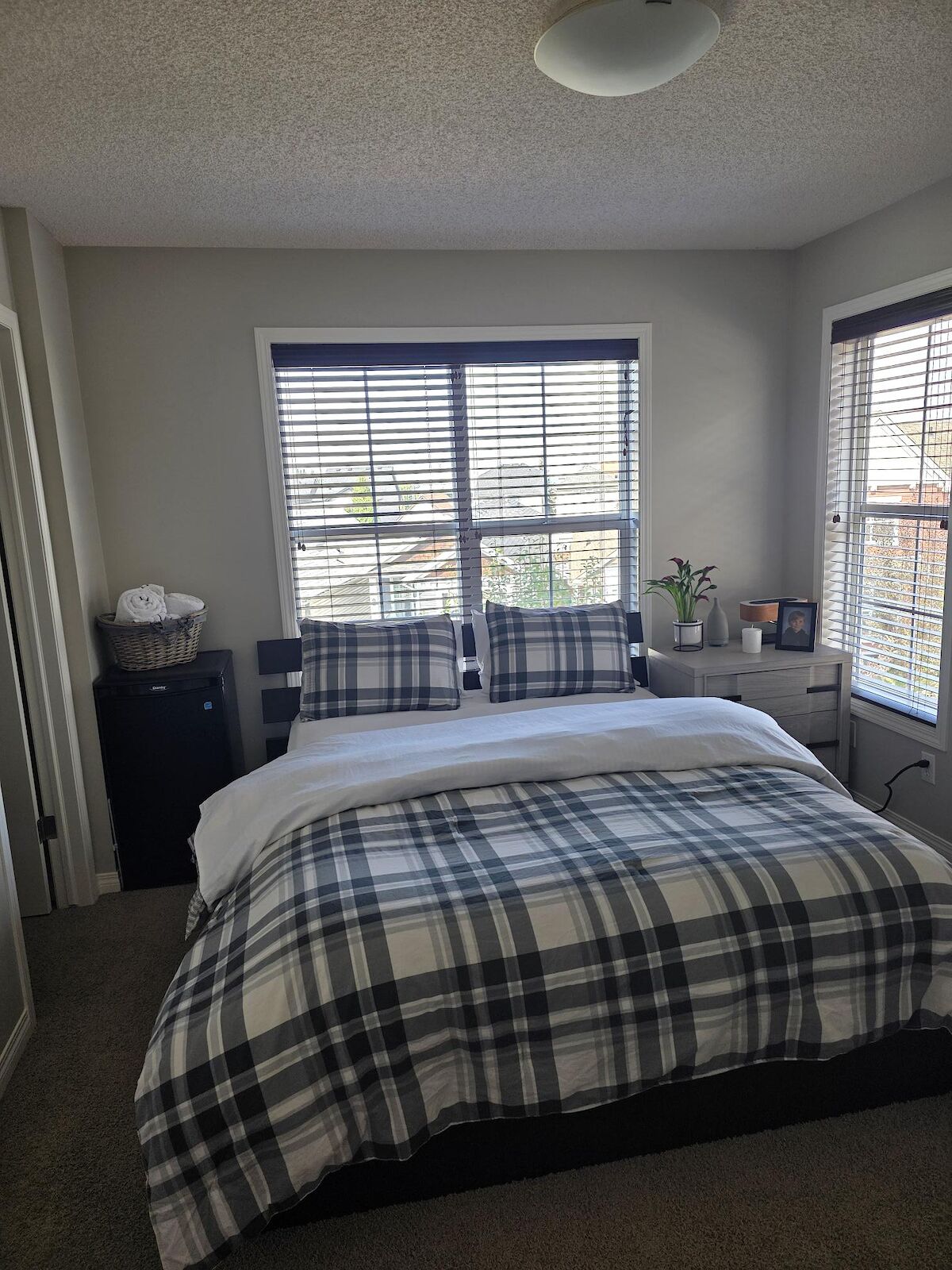 Calgary 2 bedrooms Room For Rent for rent. Property photo: 679186-1