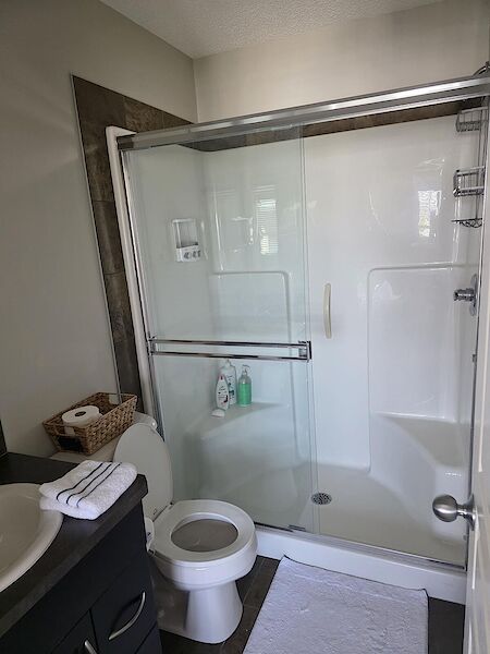 Calgary 2 bedrooms Room For Rent for rent. Property photo: 679186-2