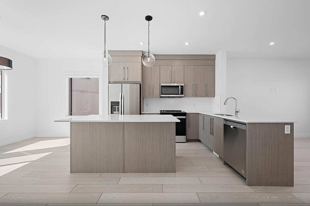 Calgary 4 bedrooms Townhouse for rent. Property photo: 679187-1