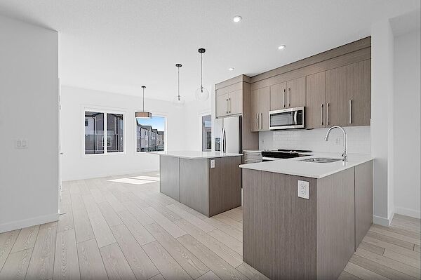 Calgary 4 bedrooms Townhouse for rent. Property photo: 679187-2