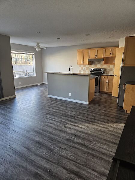 Calgary 4 bedrooms House for rent. Property photo: 679201-3