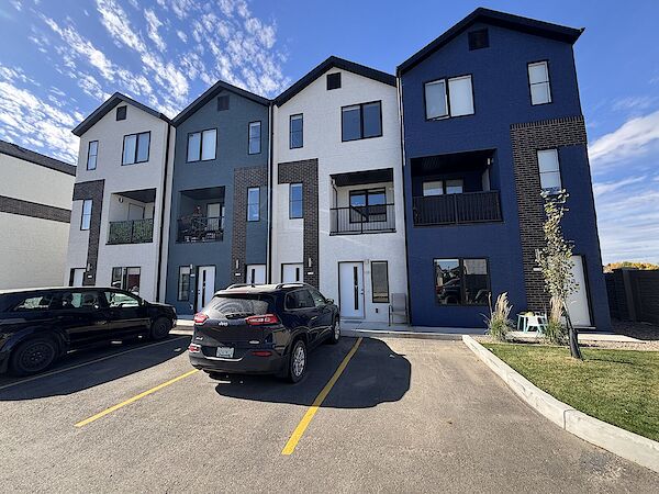 Regina 3 bedrooms Townhouse for rent. Property photo: 679286-2