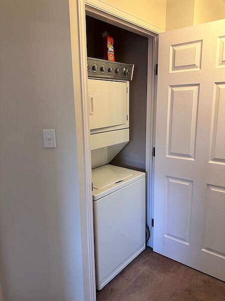 Edmonton 3 bedrooms Main Floor for rent. Property photo: 679395-2