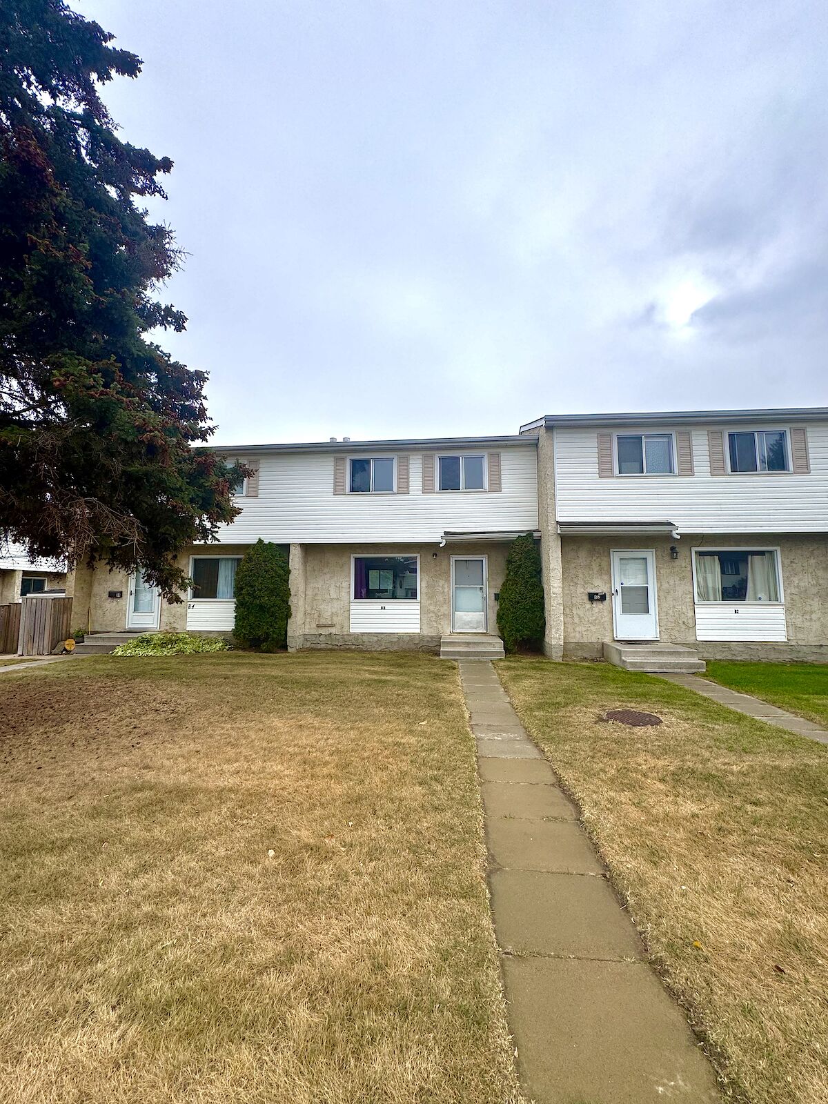 Red Deer 3 + Den bedrooms Townhouse for rent. Property photo: 679407-1