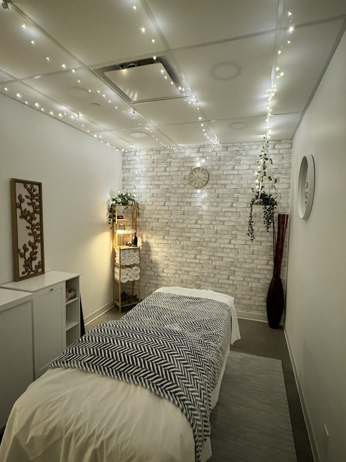 Calgary  bedrooms Office Space for rent. Property photo: 679412-1