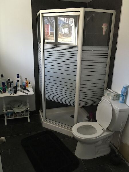 Edmonton 3 bedrooms Room For Rent for rent. Property photo: 679445-2