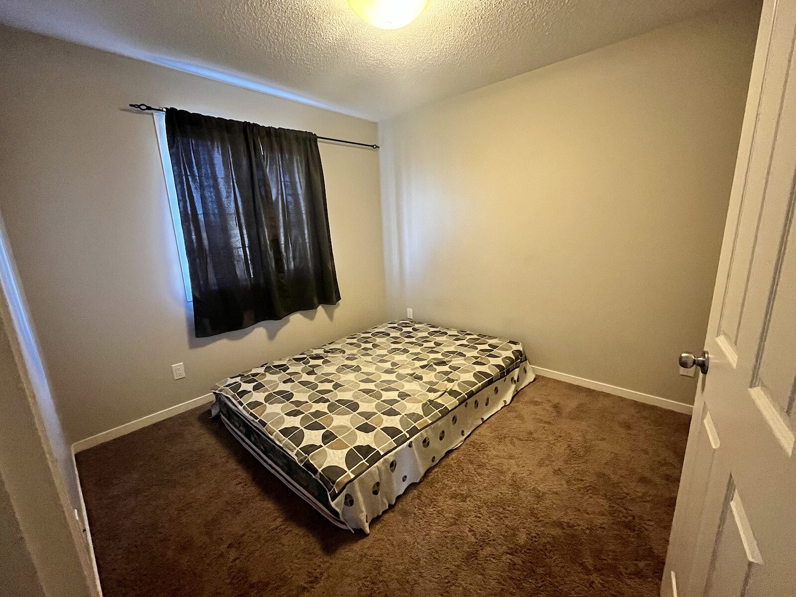 Calgary 1 bedroom Room For Rent for rent. Property photo: 679551-1