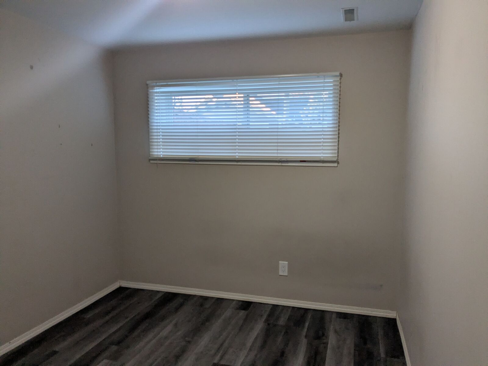 Calgary 1 bedroom Room For Rent for rent. Property photo: 679552-1