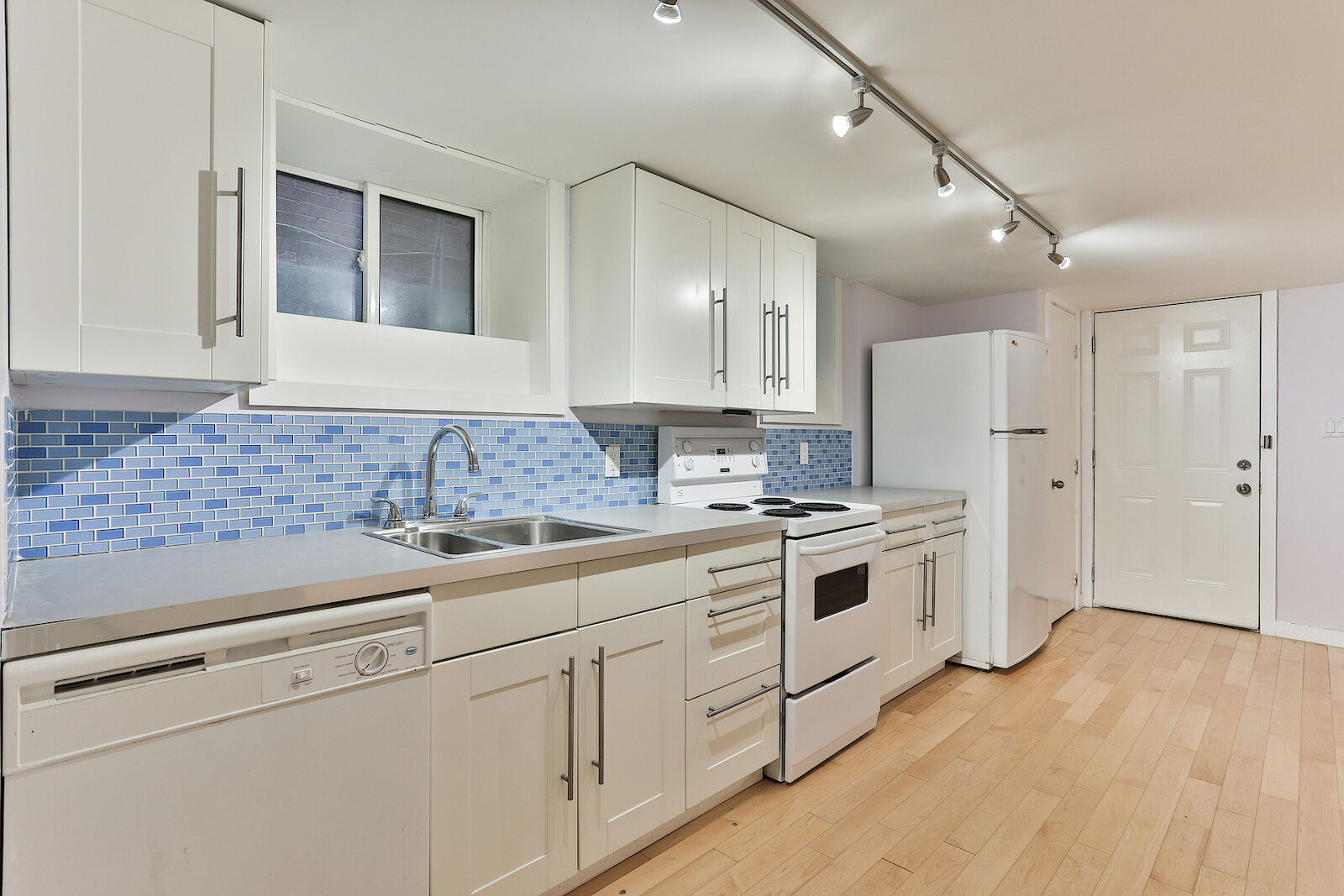 Toronto 2 bedrooms Condo Unit for rent. Property photo: 679597-1