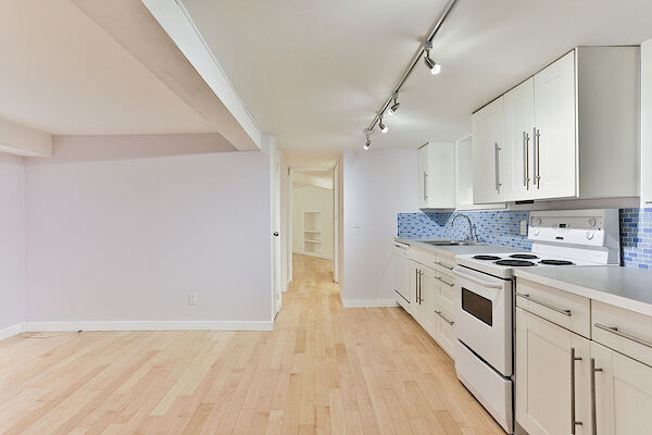 Toronto 2 bedrooms Condo Unit for rent. Property photo: 679597-3