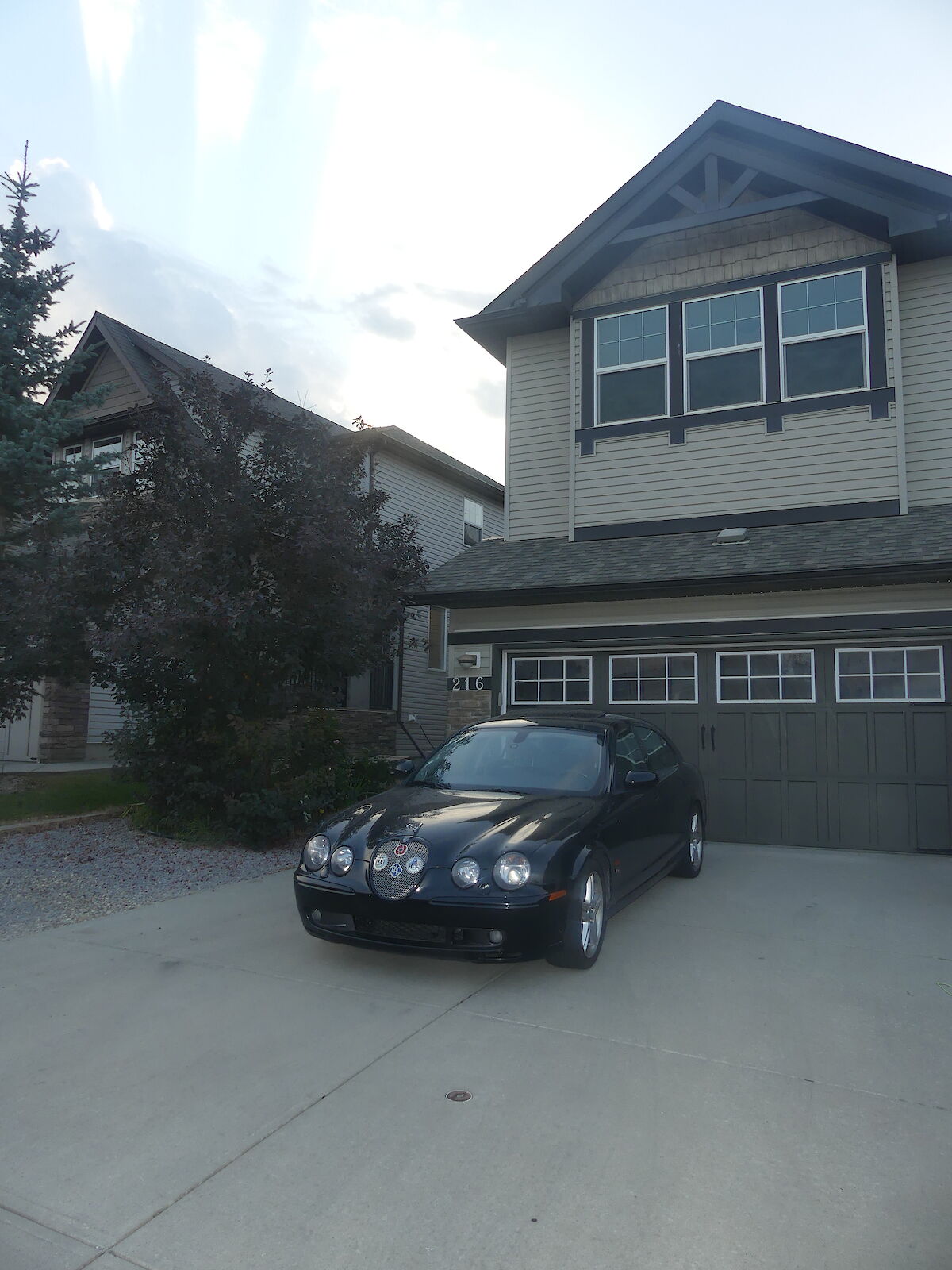Calgary 3 bedrooms House for rent. Property photo: 679599-1