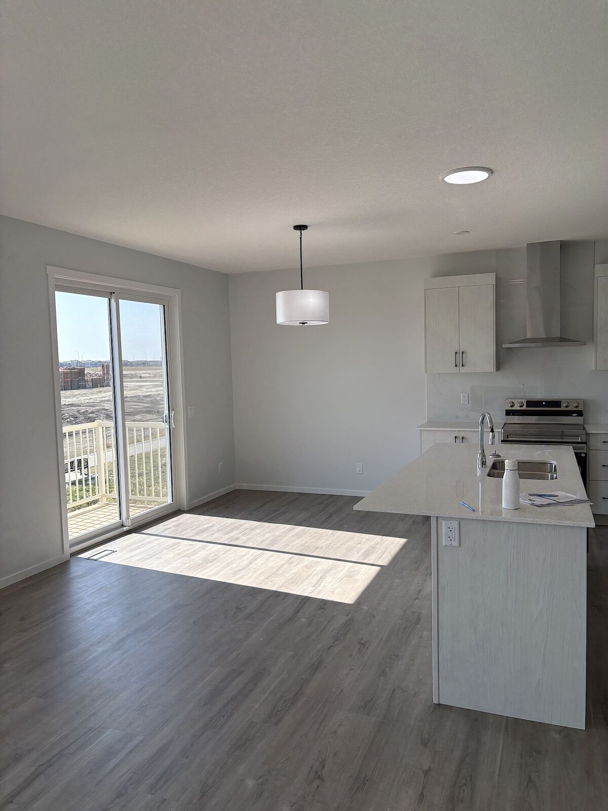 Calgary 3 bedrooms House for rent. Property photo: 679605-1