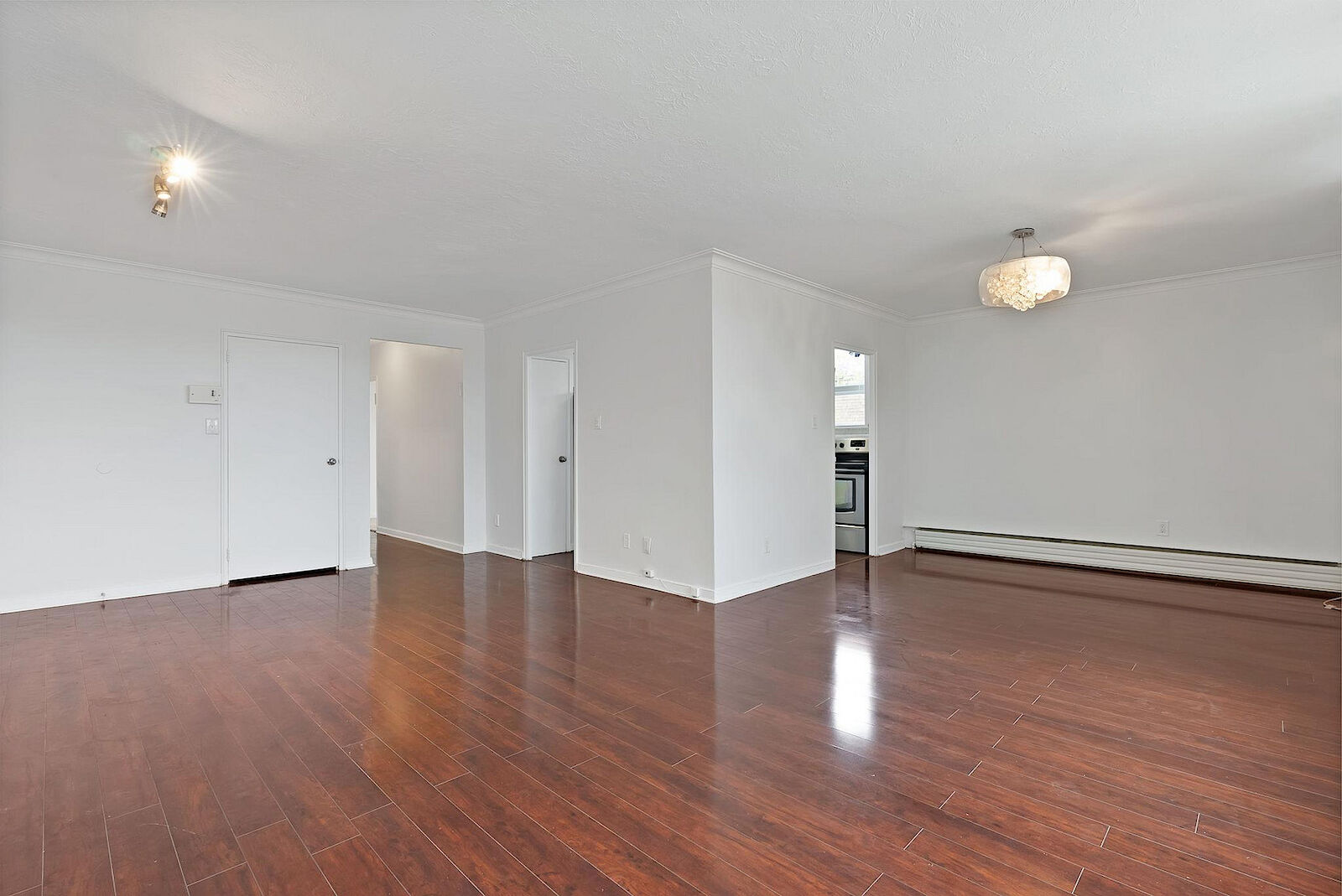 Toronto 3 bedrooms Condo Unit for rent. Property photo: 679633-1