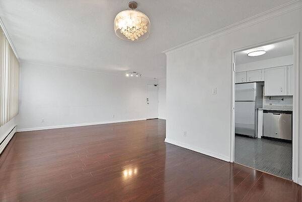 Toronto 3 bedrooms Condo Unit for rent. Property photo: 679633-3
