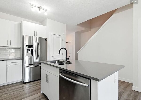 St. Albert 4 bedrooms Duplex for rent. Property photo: 679682-3