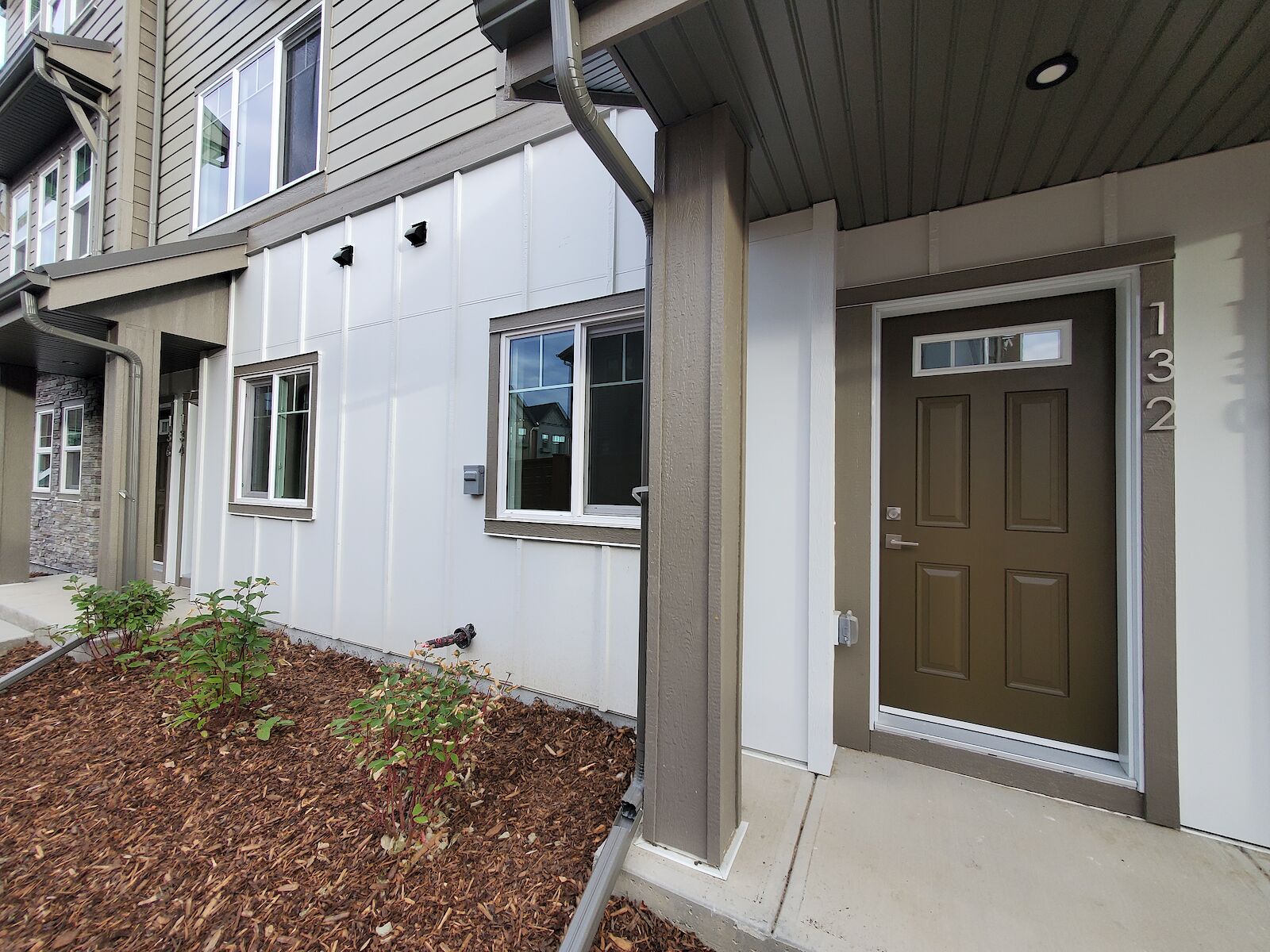 Calgary 2 bedrooms Townhouse for rent. Property photo: 679717-1