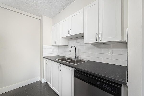 Toronto 2 bedrooms Apartment for rent. Property photo: 679729-3