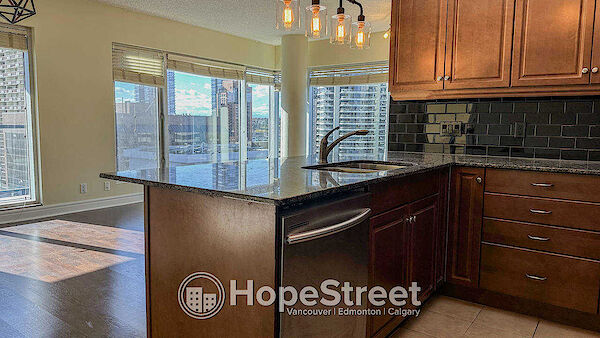 Calgary 2 bedrooms Condo Unit for rent. Property photo: 679777-2