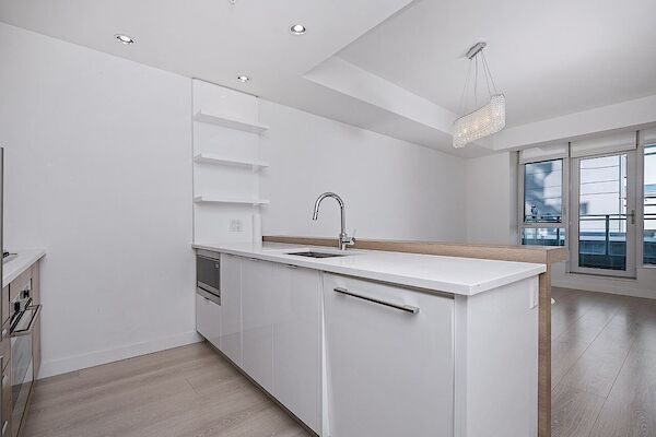 Calgary 2 bedrooms Condo Unit for rent. Property photo: 679810-2