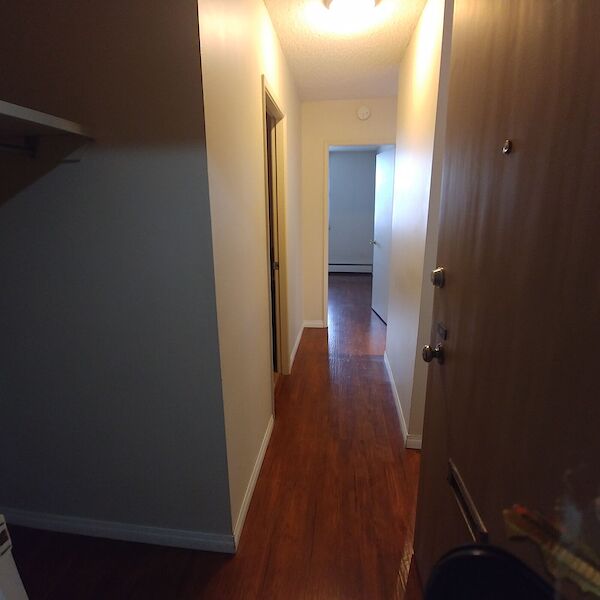 Calgary 1 bedroom Apartment for rent. Property photo: 679815-2