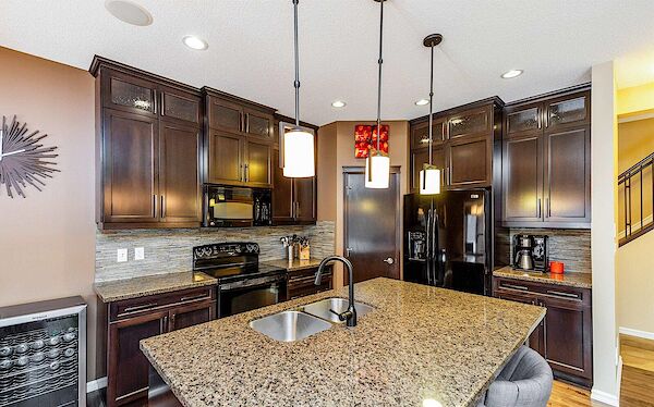 Edmonton 4 bedrooms House for rent. Property photo: 679848-2