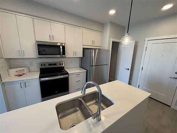 Calgary 1 bedroom Condo Unit for rent. Property photo: 679864-3