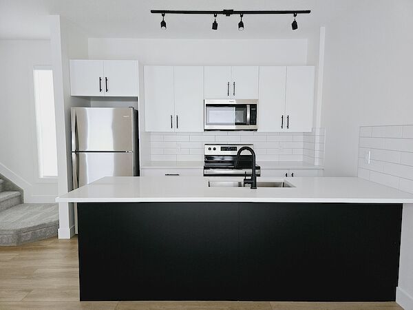 Edmonton 3 bedrooms Duplex for rent. Property photo: 679872-3