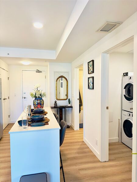 Calgary 1 bedroom Condo Unit for rent. Property photo: 679890-3