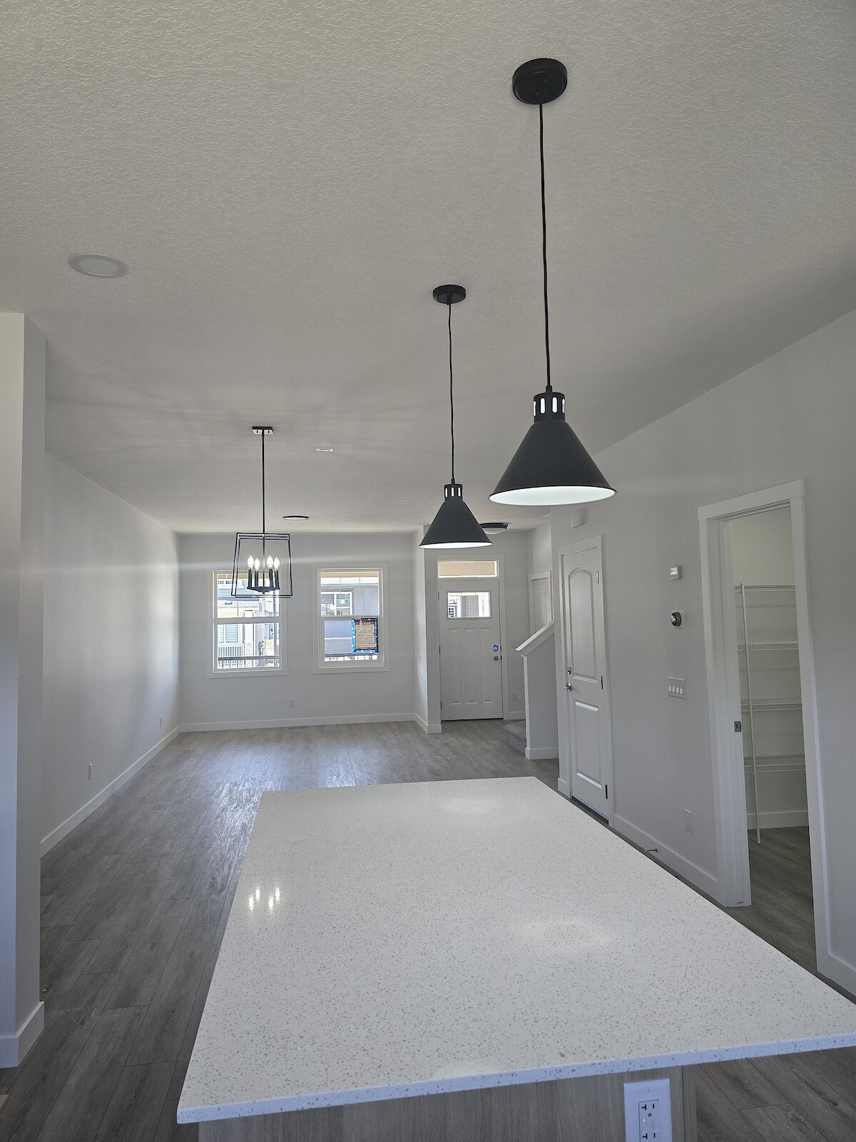 Calgary 3 + Den bedrooms Duplex for rent. Property photo: 679913-1