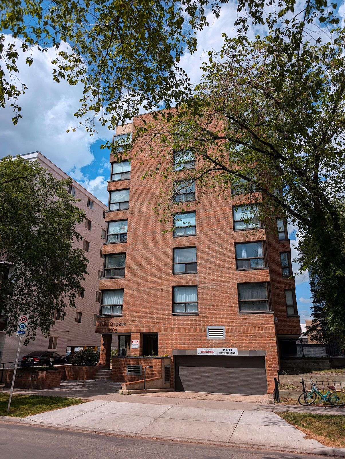 Calgary 1 bedroom Condo Unit for rent. Property photo: 679979-1