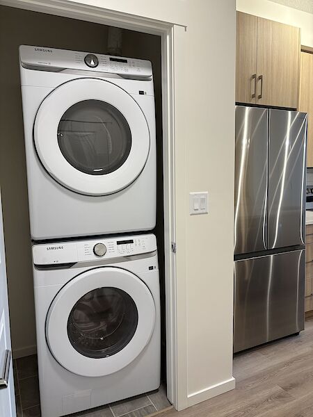 Calgary 2 bedrooms Condo Unit for rent. Property photo: 679987-2