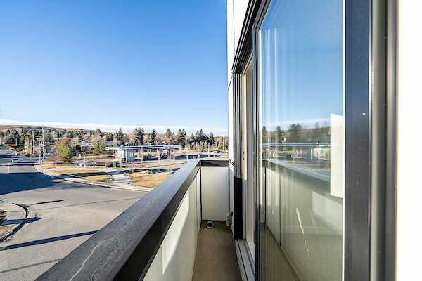 Calgary 3 + Den bedrooms Townhouse for rent. Property photo: 680045-3