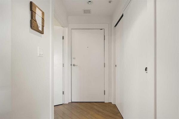 Calgary 1 bedroom Condo Unit for rent. Property photo: 680088-3