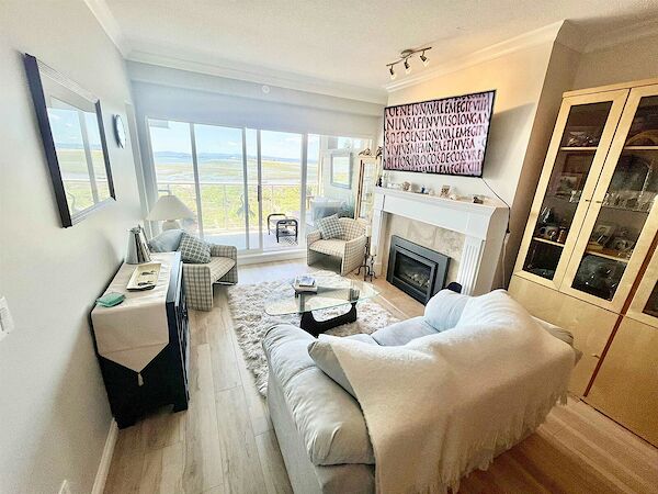 Delta 2 bedrooms Condo Unit for rent. Property photo: 680281-3