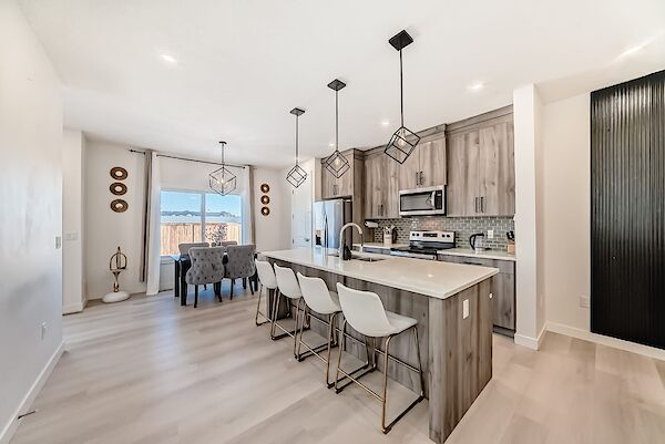 Airdrie 3 bedrooms Duplex for rent. Property photo: 680289-2