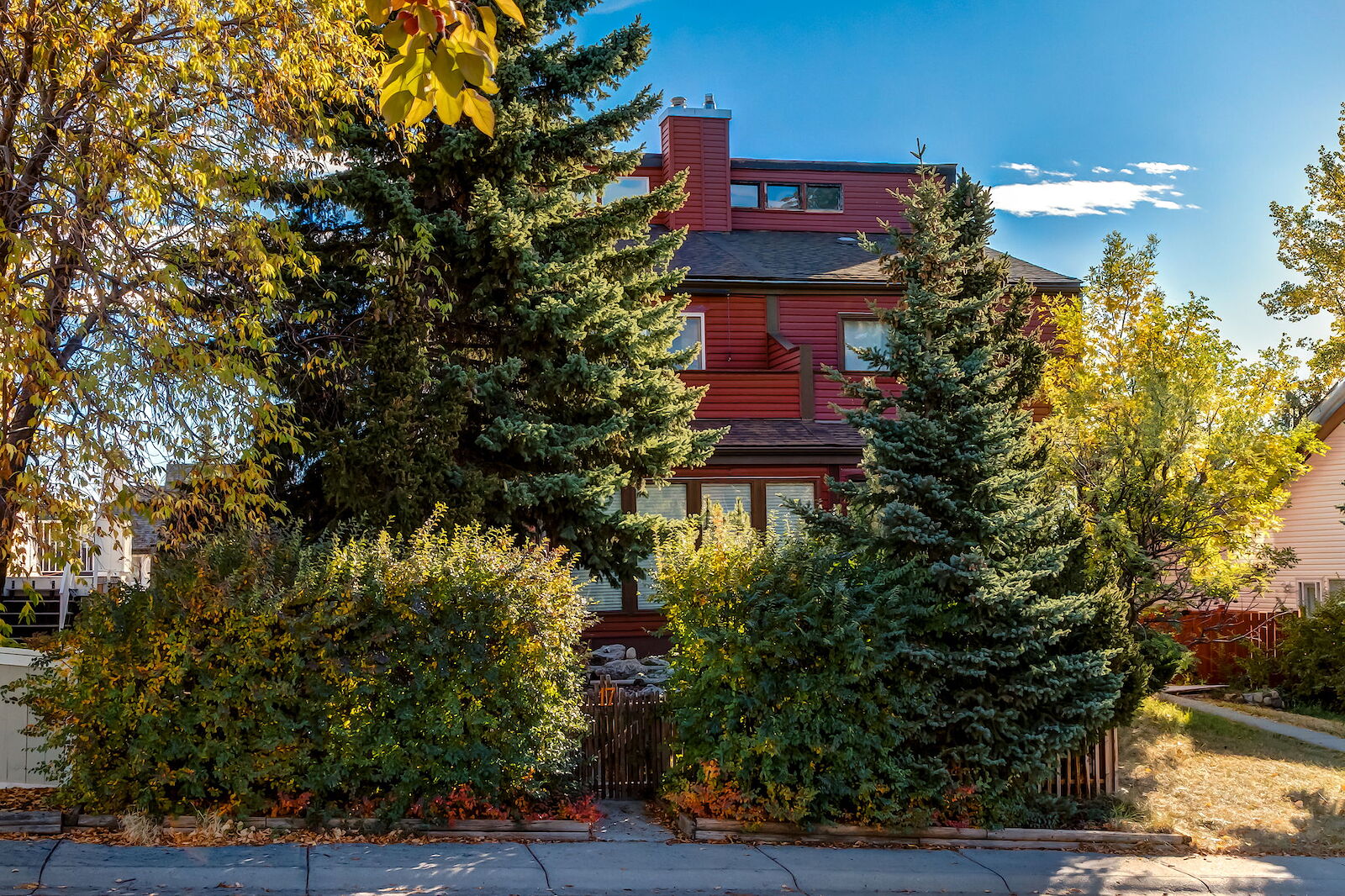 Calgary 3 bedrooms Duplex for rent. Property photo: 680489-1