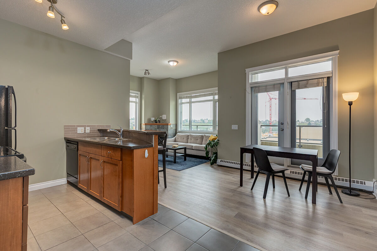 Calgary 2 bedrooms Condo Unit for rent. Property photo: 680562-1