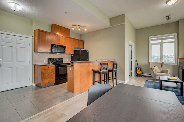 Calgary 2 bedrooms Condo Unit for rent. Property photo: 680562-3