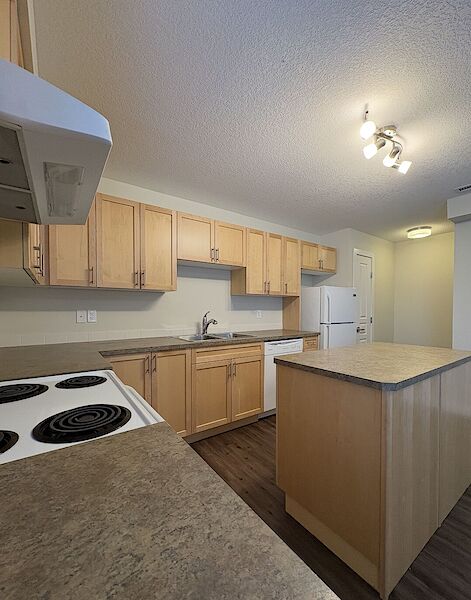 Calgary 3 bedrooms Townhouse for rent. Property photo: 680597-2
