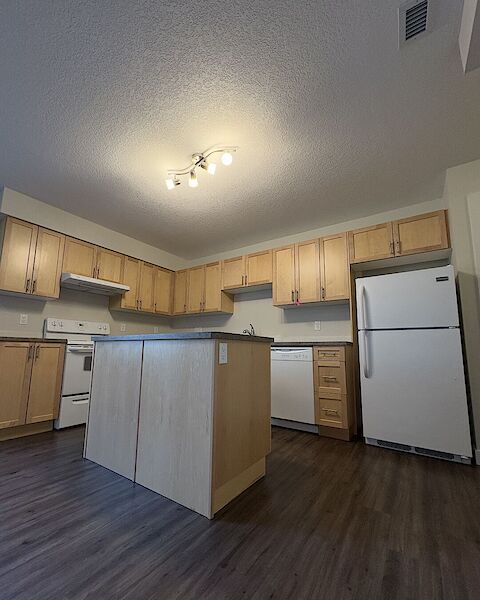 Calgary 3 bedrooms Townhouse for rent. Property photo: 680597-3