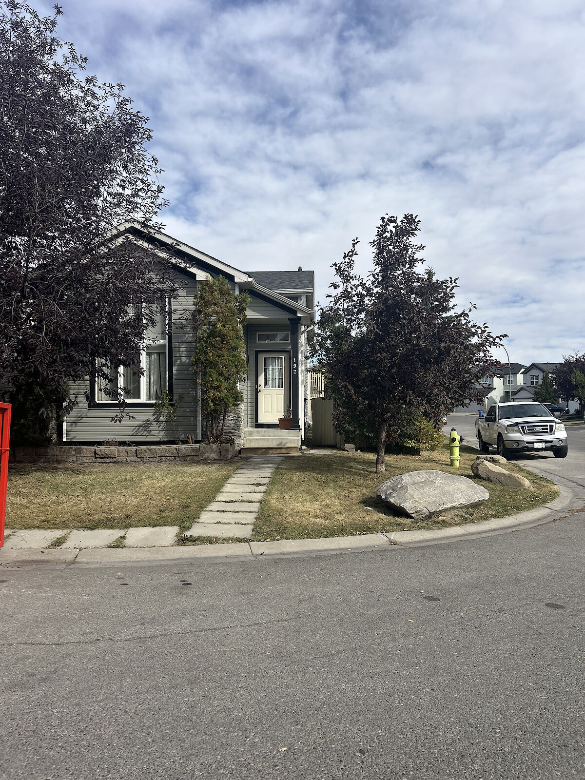 Calgary 2 bedrooms Room For Rent for rent. Property photo: 680601-1