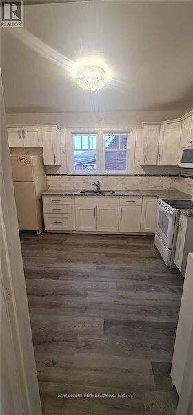 Oshawa 3 bedrooms House for rent. Property photo: 680655-2