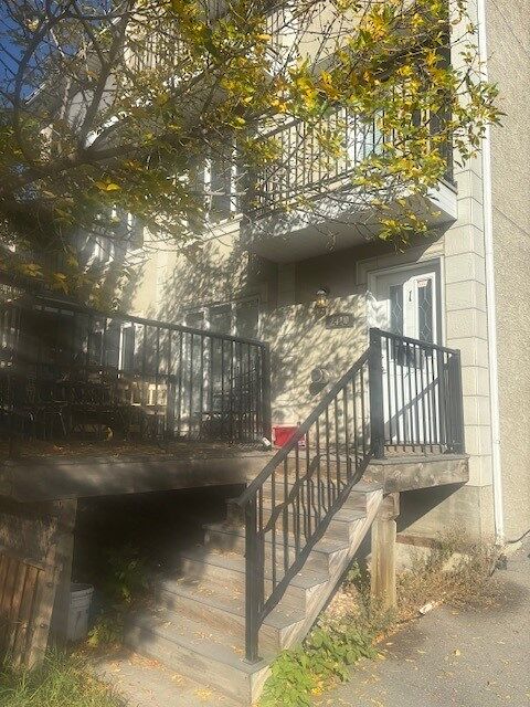 Calgary 3 bedrooms Condo Unit for rent. Property photo: 680675-1